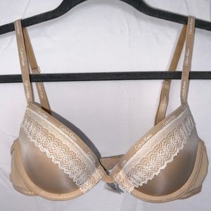 Calvin Klein 32B push-up T-shirt bra